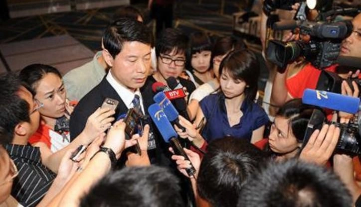 逼姚明退役,毁了王治郅,他是如何让中国篮球倒退了20年的?