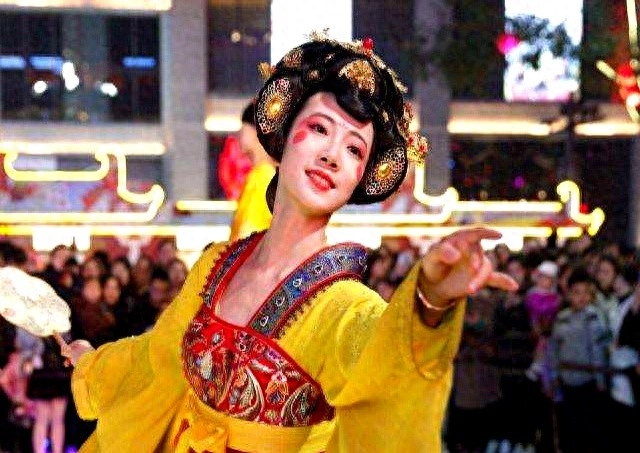 29岁女演员正式复出。曾在巅峰期结婚生子