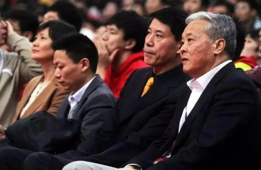 逼姚明退役,毁了王治郅,他是如何让中国篮球倒退了20年的?