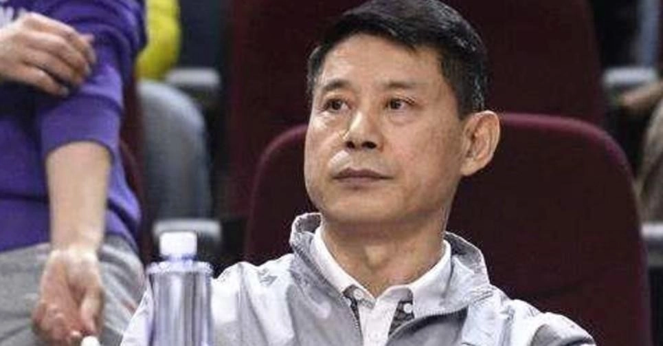 逼姚明退役,毁了王治郅,他是如何让中国篮球倒退了20年的?