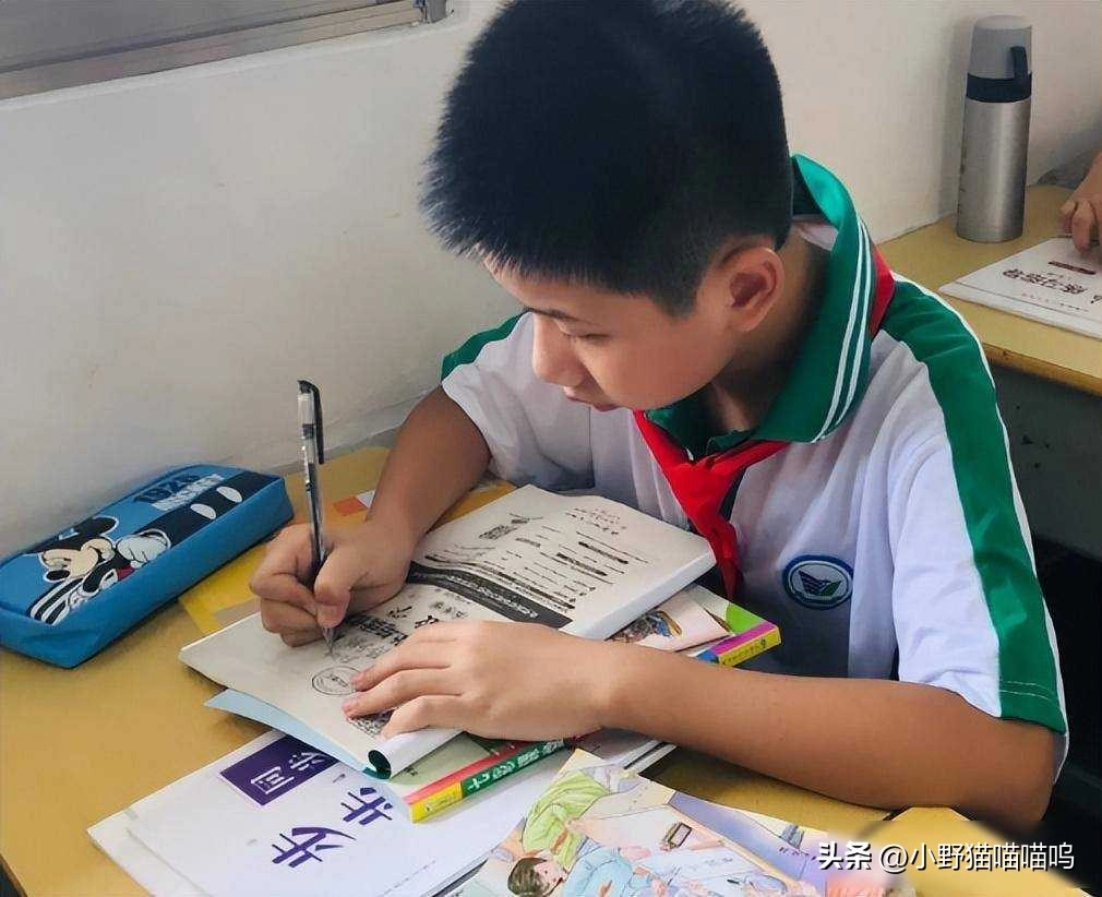 “教材也太恶心了!”家长吐槽教材内容,网友:学渣父母就这样