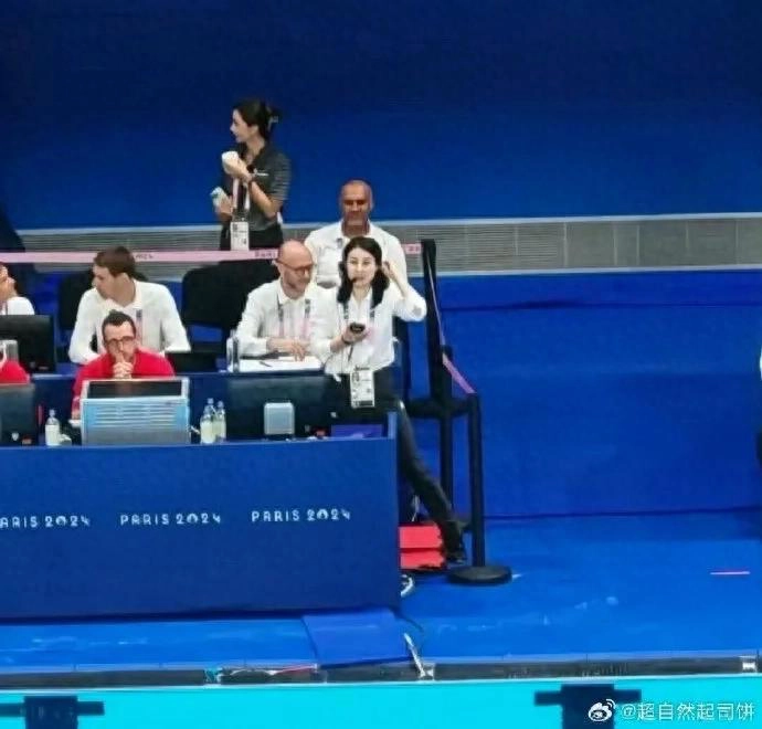 仅这两个镜头,郭晶晶就赢麻了,她根本不需挤进香港的贵妇圈 - 万事屋 | 生活·动漫·娱乐综合社区-银魂同好聚集地