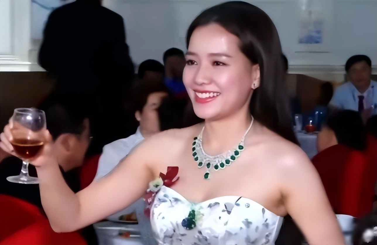 她曾是缅北“爱心女神”,如今却成沉江者,谁在温柔里埋下深渊?