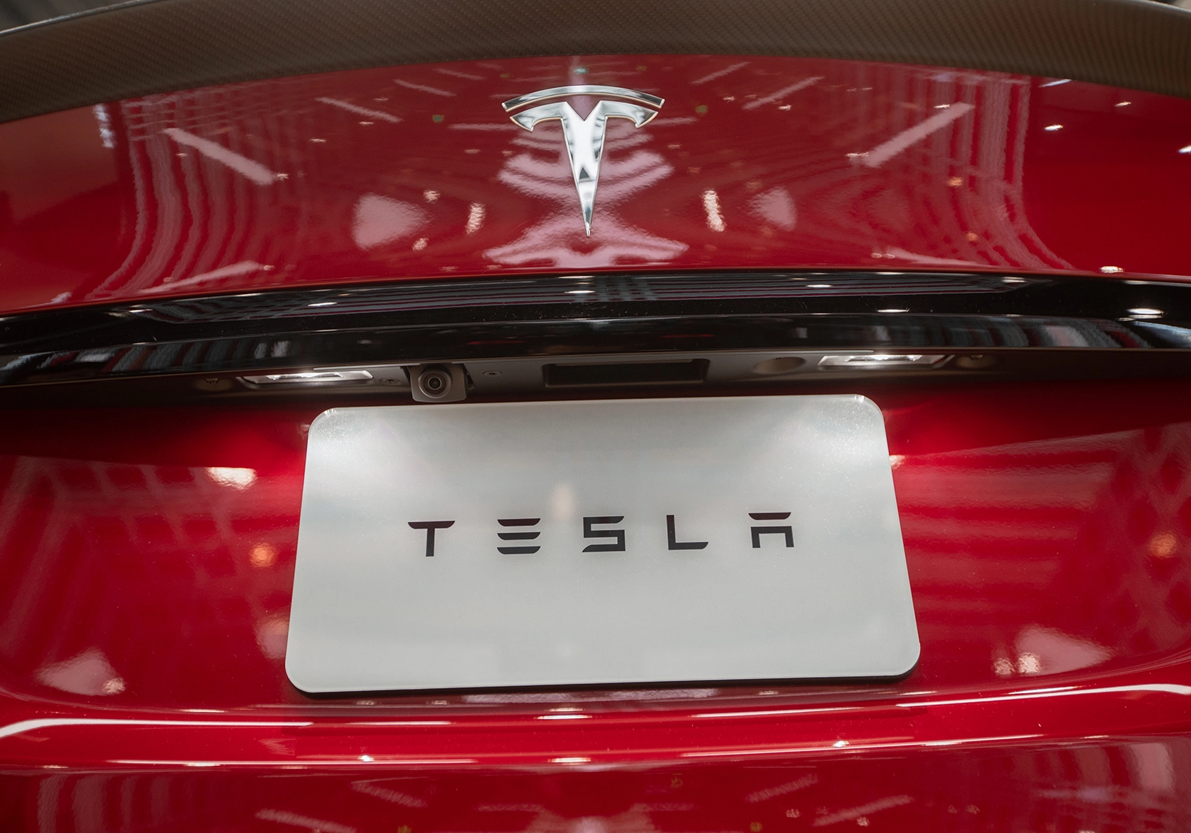 特斯拉官宣!这款车正式开售,28.85万元起!特斯拉第三季度全球交付49.7万辆创新高,公司股价上涨了约40%