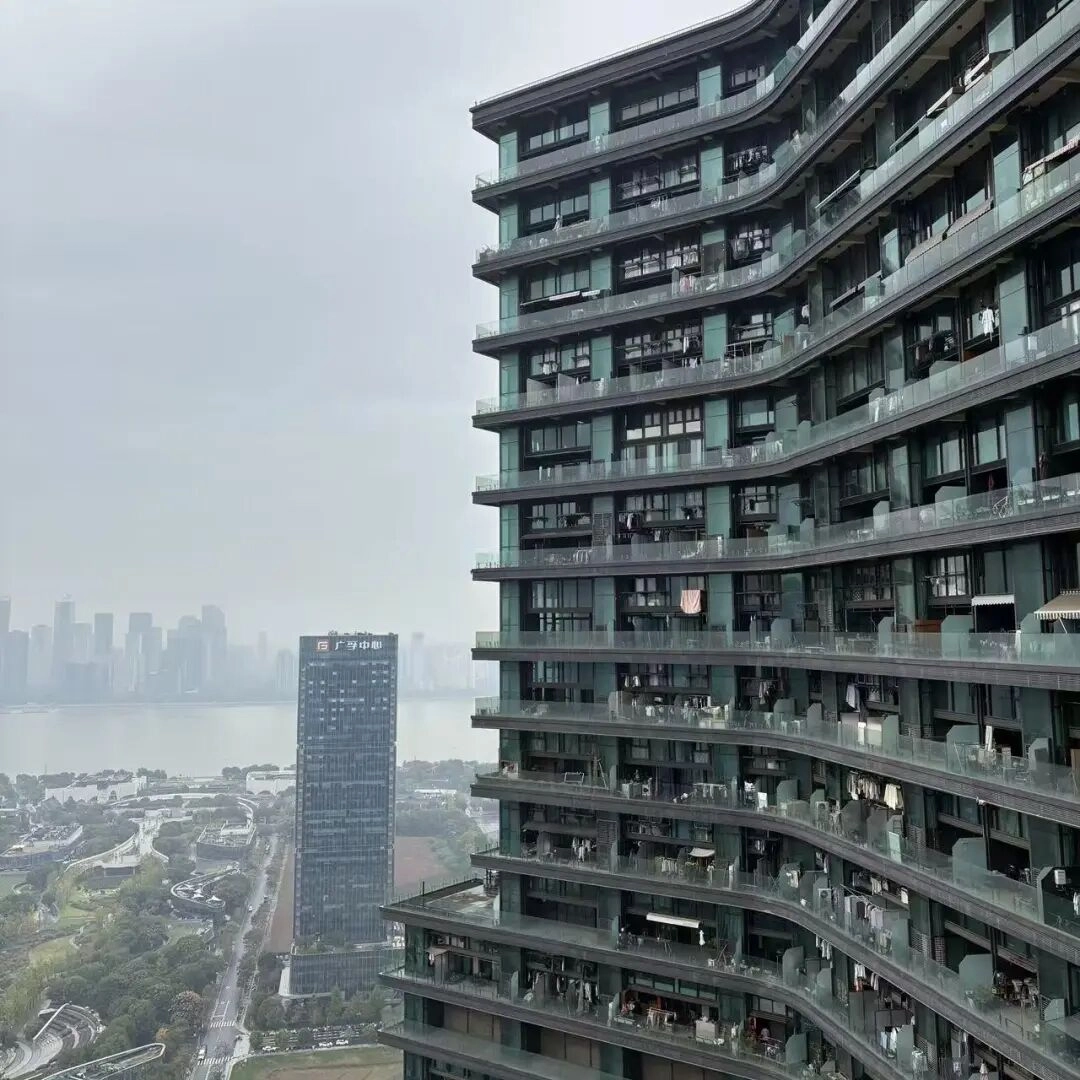 转自凤凰网的吐槽：杭州网红大撤退：下坠的电商，过剩的人