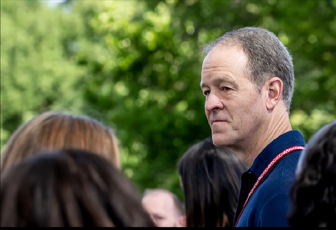 再见!苹果首席运营官今日正式宣布退休,印度裔高管接位