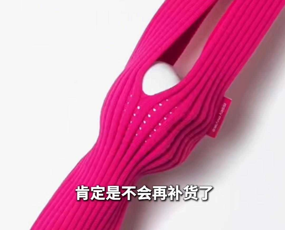 开售就抢光，市场已溢价1000元！网友：1899元买块布？