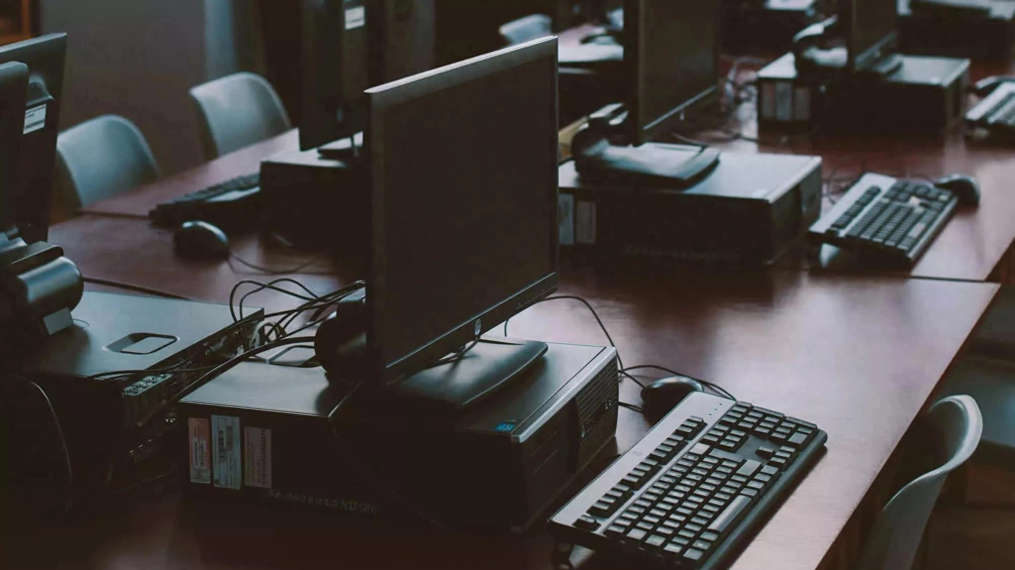 经济形势正迫使美国消费者和企业继续使用过时的硬件设备 - 万事屋 | 生活·动漫·娱乐综合社区-银魂同好聚集地