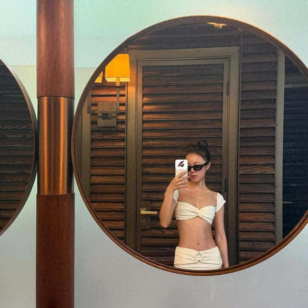 赵今麦ins更新 海边泳装照:青春与美的新注解 - 万事屋 | 生活·动漫·娱乐综合社区-银魂同好聚集地