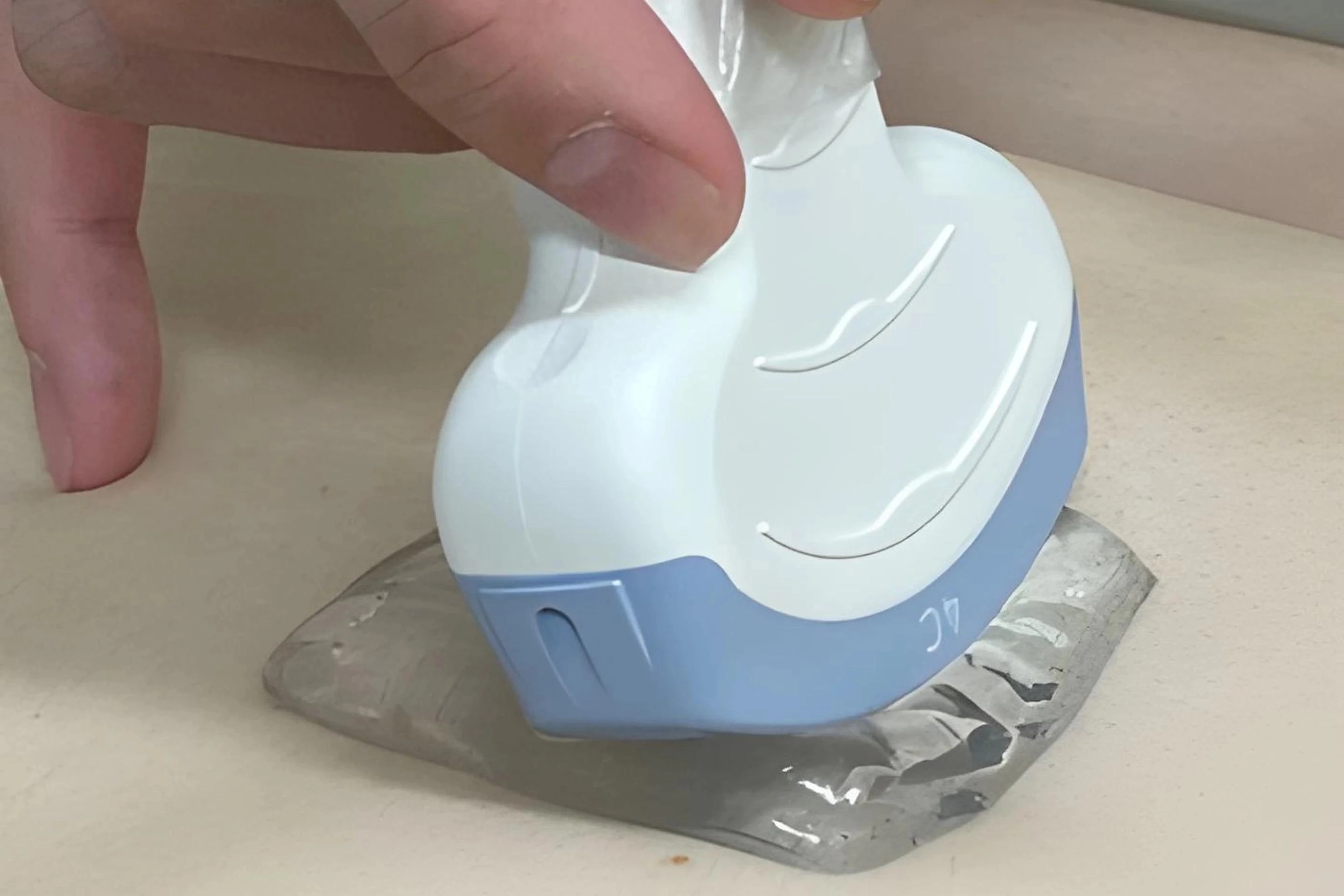 自润湿固体“凝胶垫”问世 让B超检查告别冰冷黏腻的耦合剂