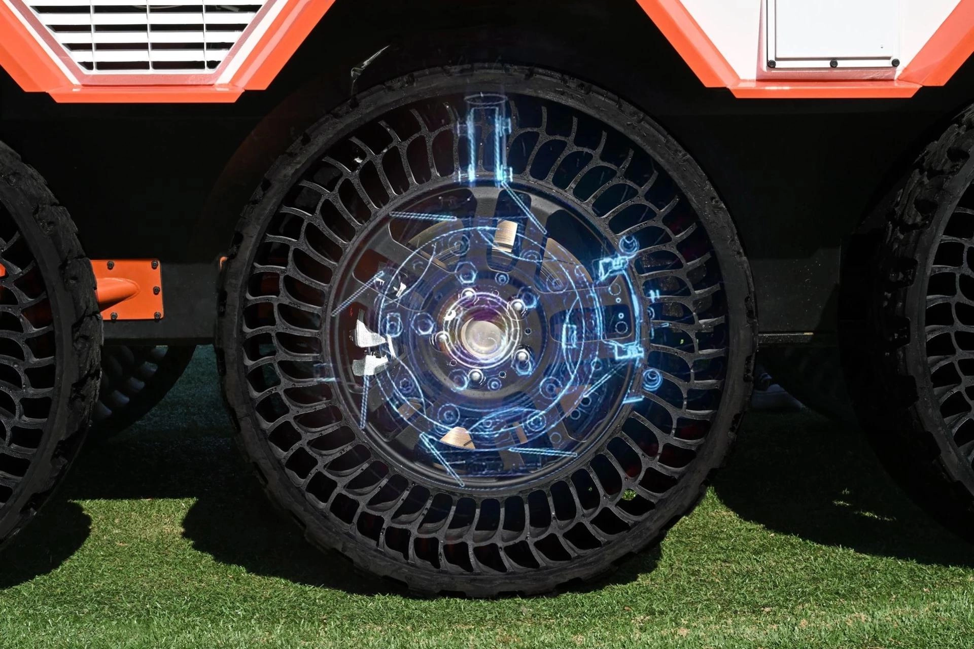 现代汽车研制出消防机器人 可协助消防员更安全地进入火场