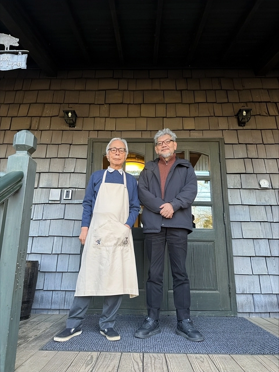 宫崎骏罕见新照片引热议！剃掉胡子后，连粉丝都不认识了