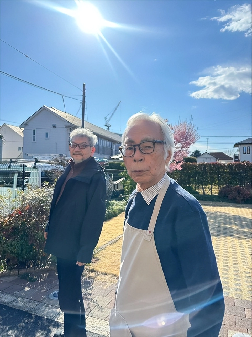 宫崎骏罕见新照片引热议！剃掉胡子后，连粉丝都不认识了