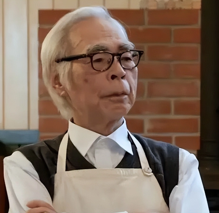 宫崎骏罕见新照片引热议！剃掉胡子后，连粉丝都不认识了