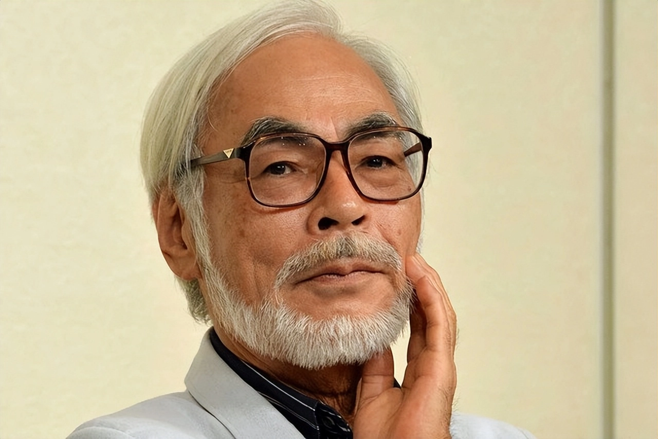 宫崎骏罕见新照片引热议！剃掉胡子后，连粉丝都不认识了