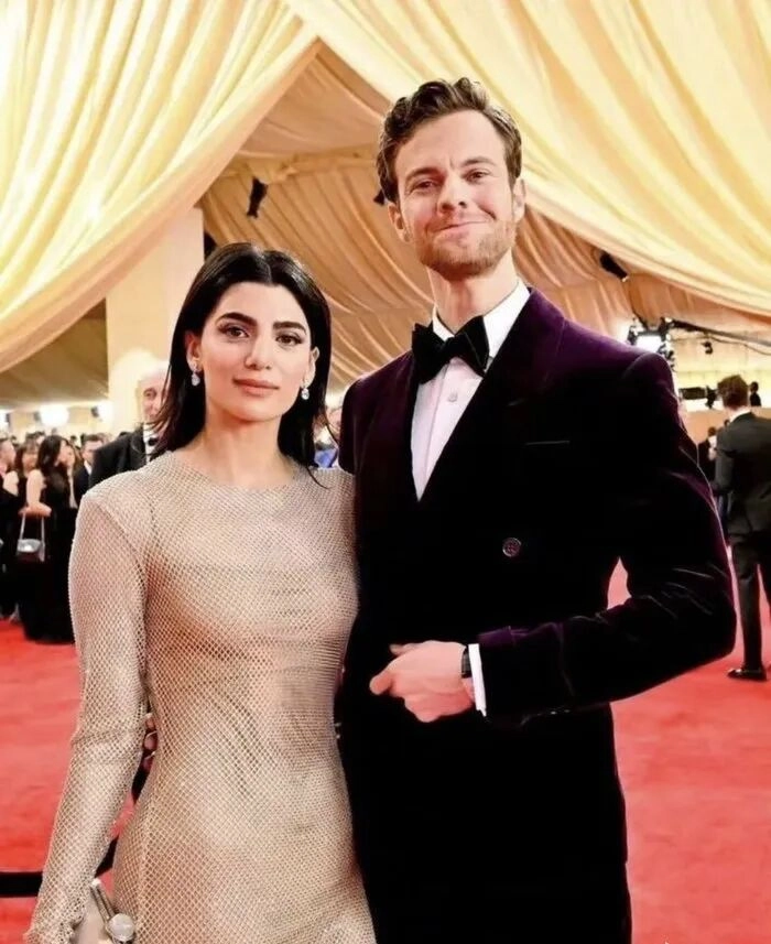 《黑袍纠察队》演员休伊和 “爆头女” 完婚！！oi 侠到场祝贺！