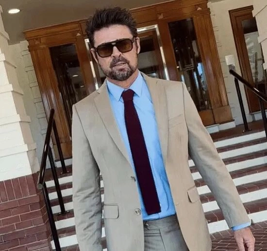 《黑袍纠察队》演员休伊和 “爆头女” 完婚！！oi 侠到场祝贺！