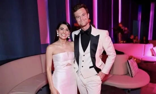 《黑袍纠察队》演员休伊和 “爆头女” 完婚！！oi 侠到场祝贺！ - 万事屋