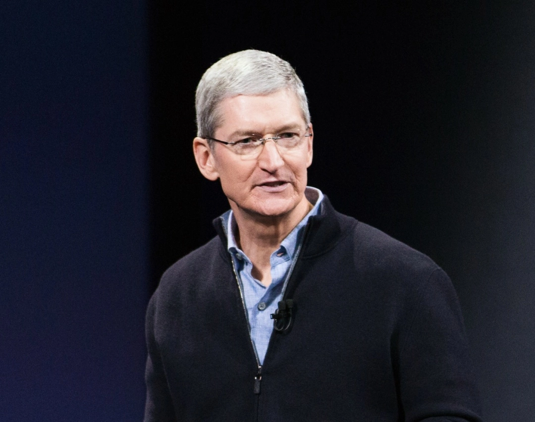 库克亮相苹果员工大会，称身体健康并计划长期担任执行董事长，回应卸任苹果CEO：希望实现“史上最佳的过渡”
