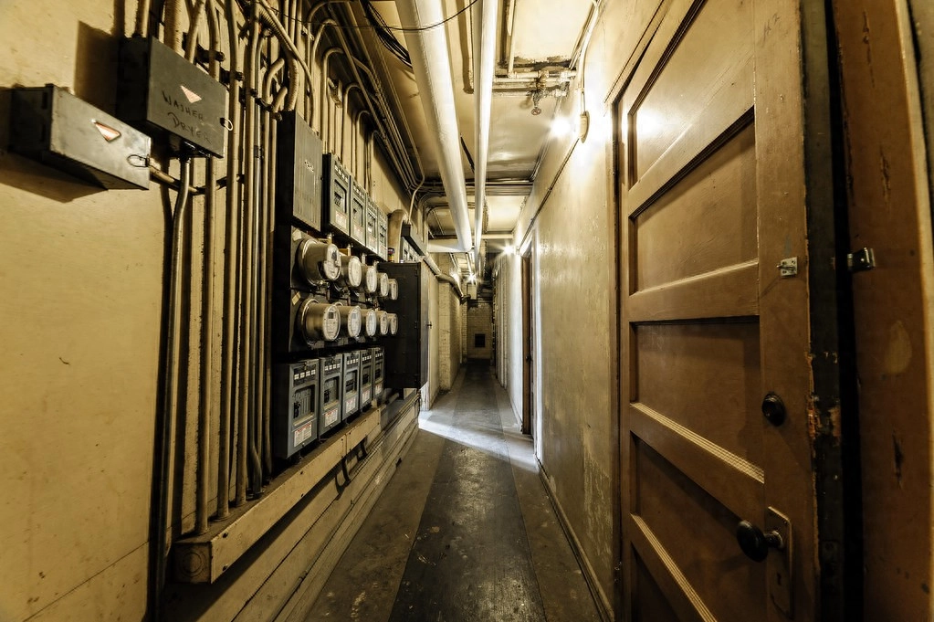 研究认为老宅“闹鬼”之感或源自管道、锅炉和通风系统的次声波 - 万事屋