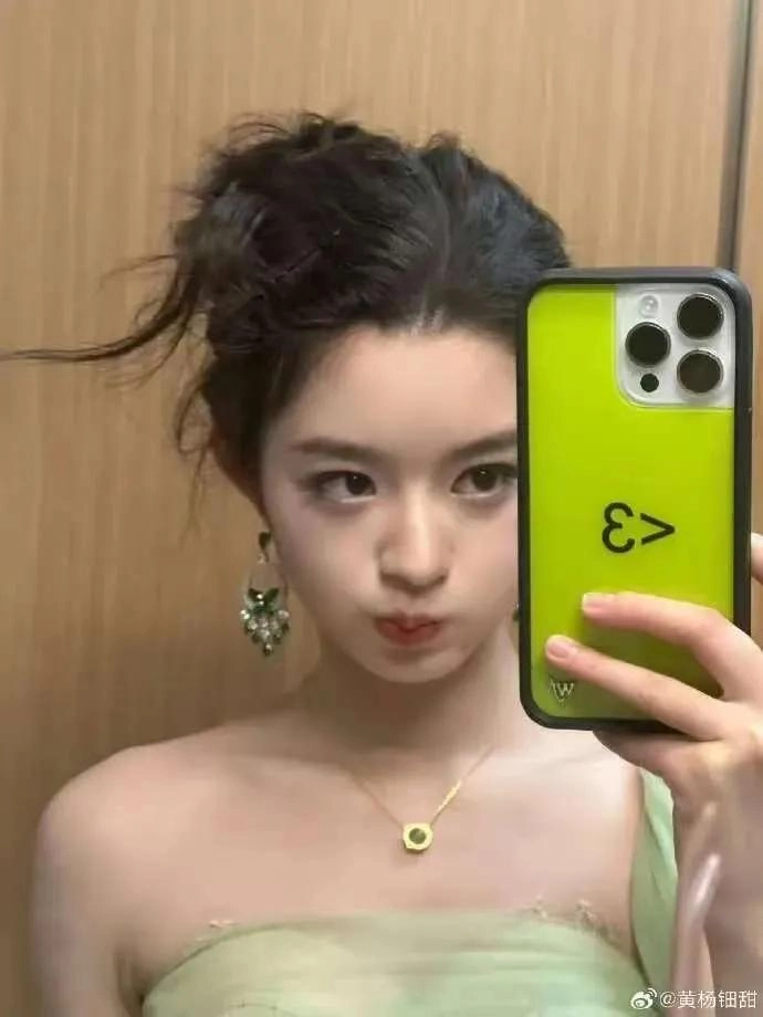 黄杨钿甜首次回应耳环风波：很抱歉给大家添麻烦了，认真改正错误弥补不足；此前其父因“天价耳环”风波被通报