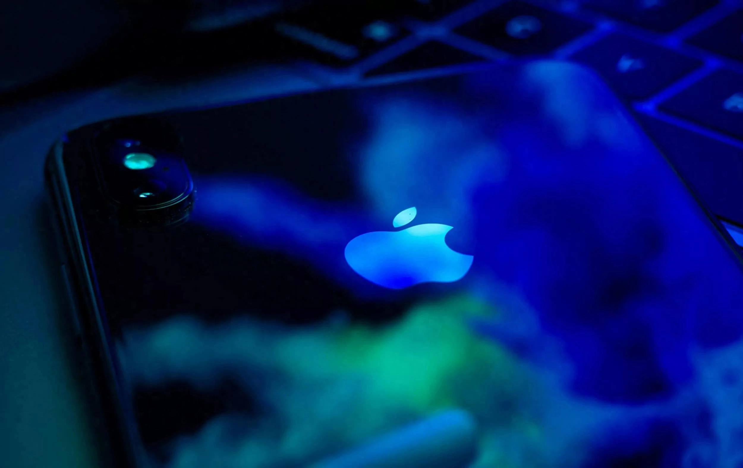 网传苹果正研发全息显示的iPhone、AI挂件和配备AI摄像头的AirPods Pro - 万事屋