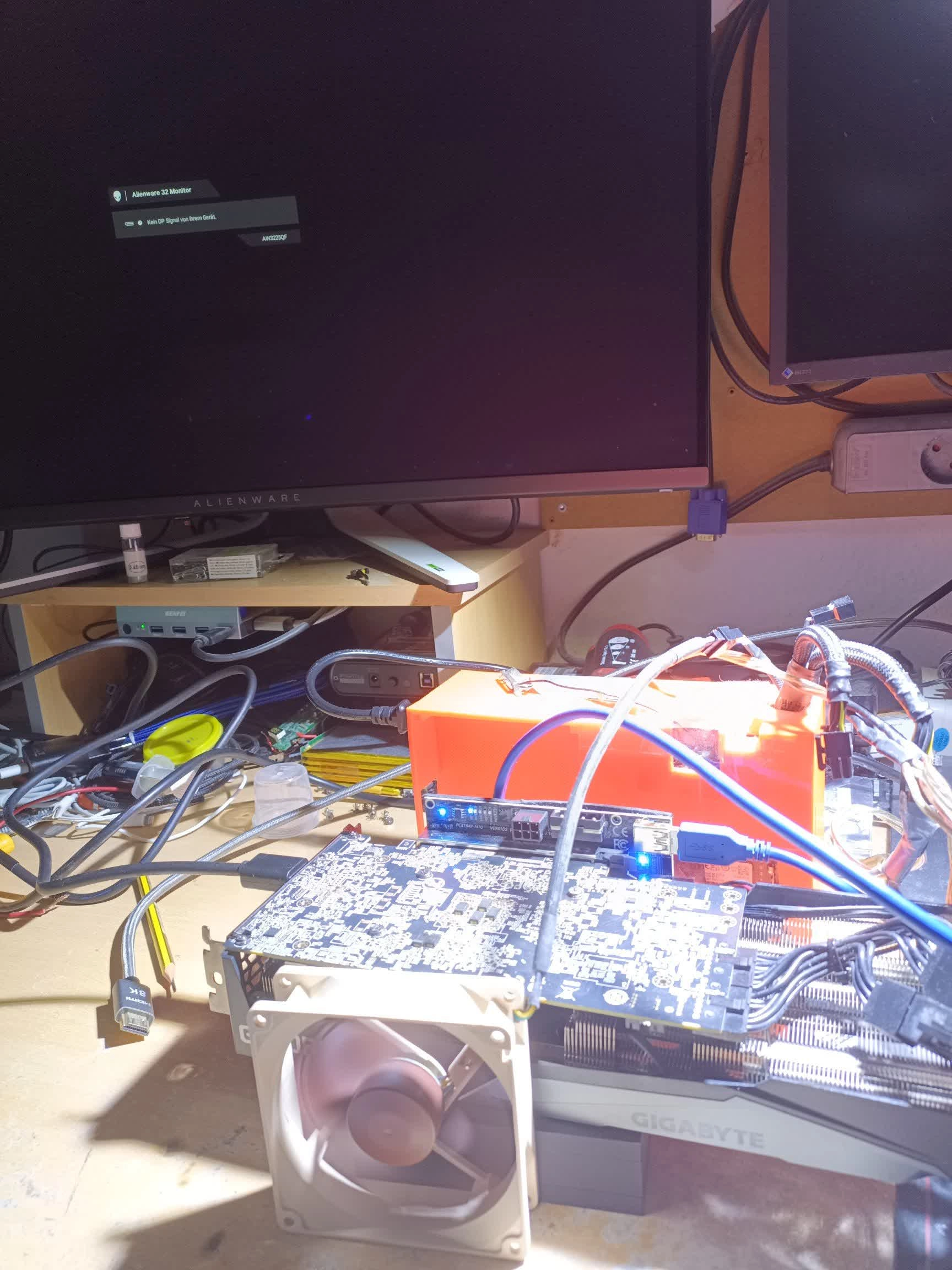 魔改达人用损坏显卡部件凑出完整的16GB版RTX 3070显卡