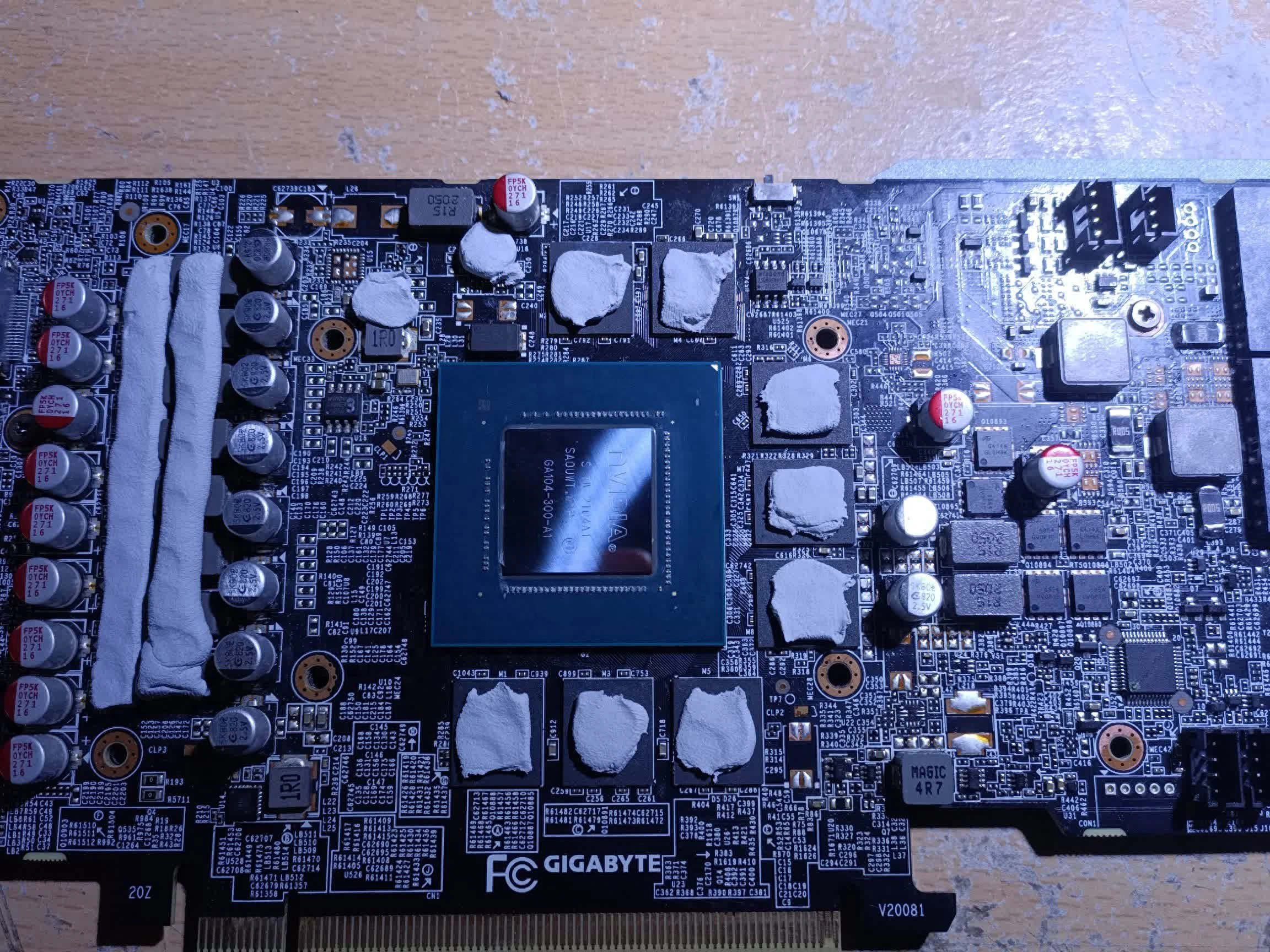 魔改达人用损坏显卡部件凑出完整的16GB版RTX 3070显卡 - 万事屋
