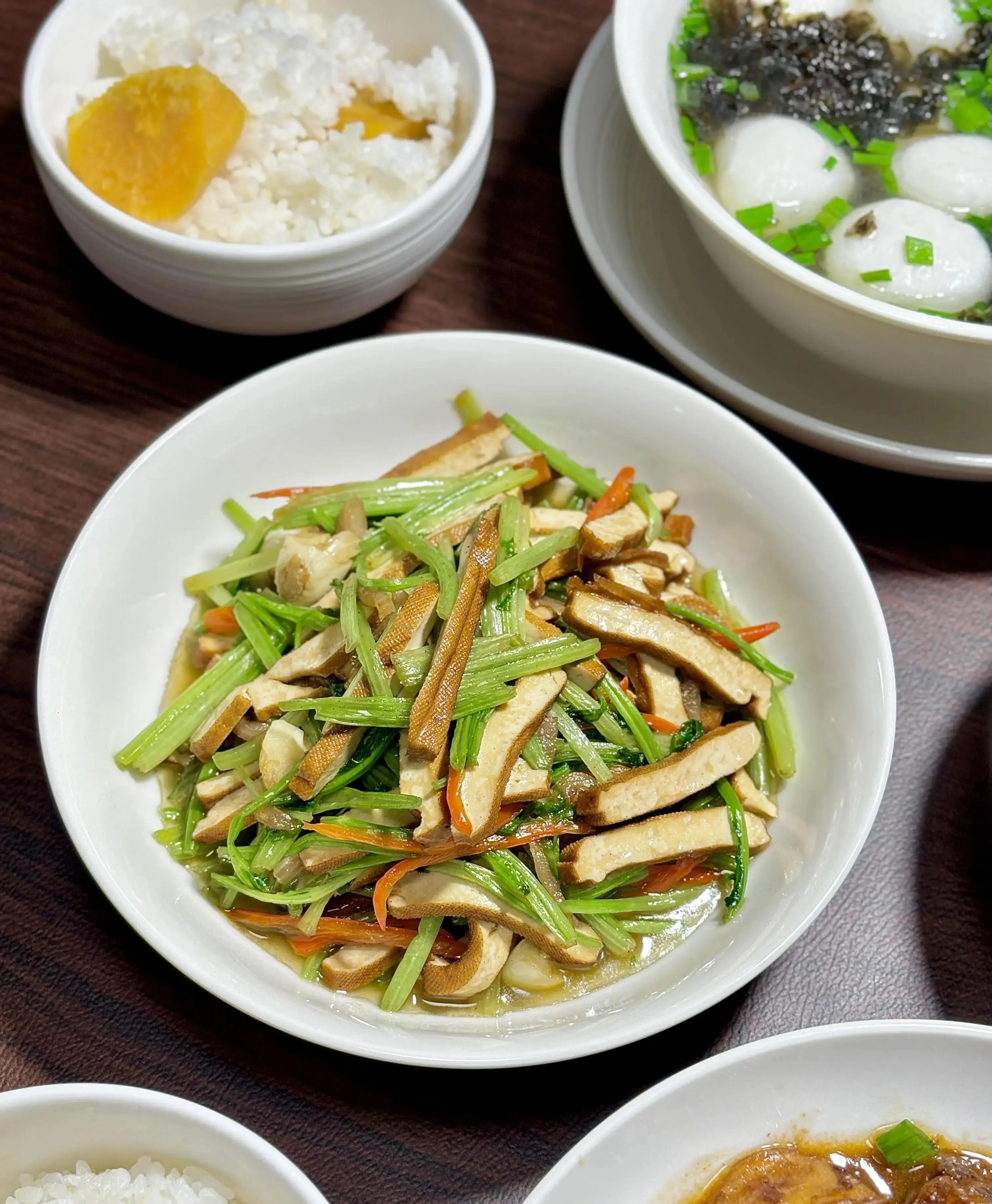 上海一家3口的午餐，在朋友圈火了，网友：没吃过，求蹭饭