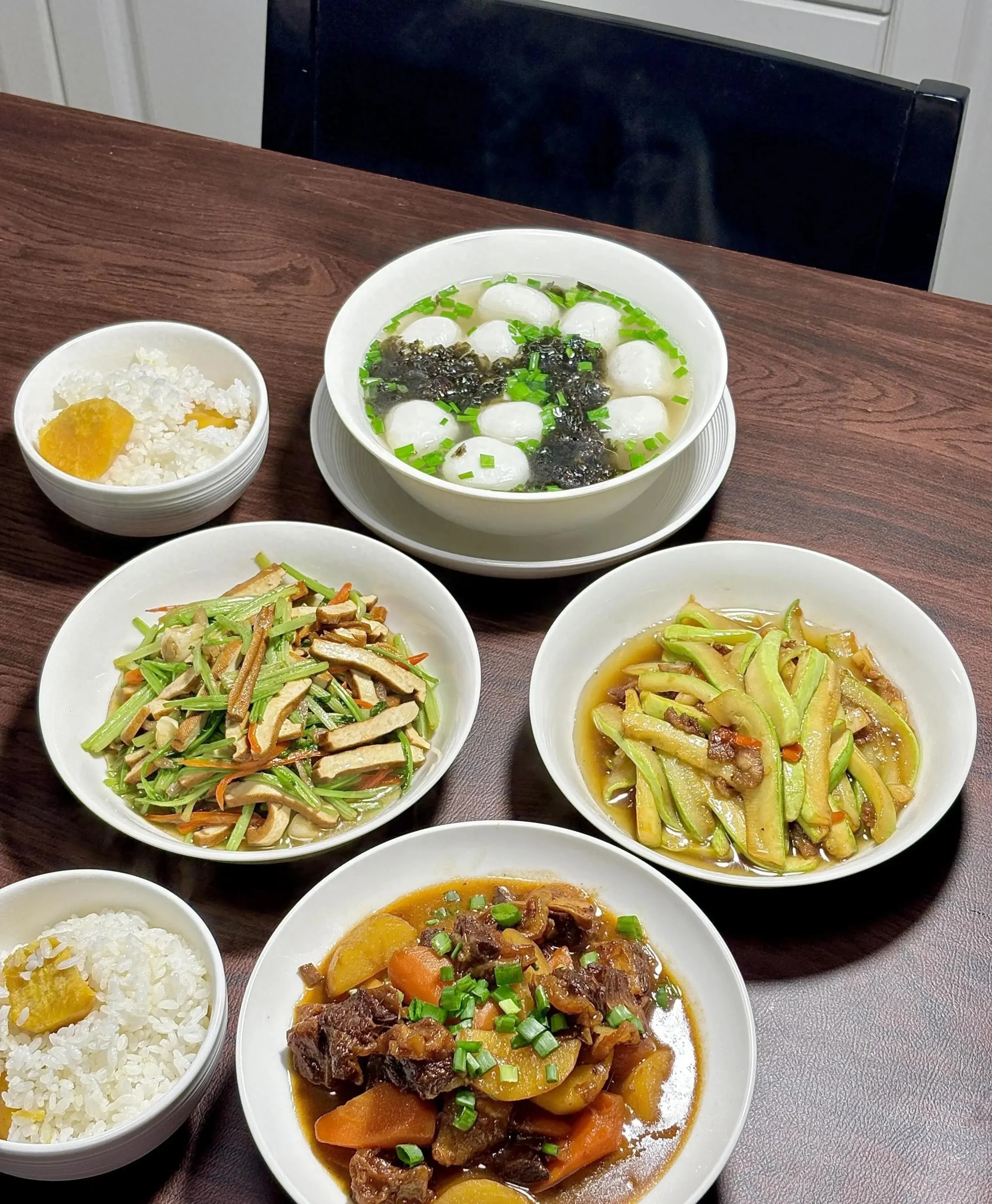 上海一家3口的午餐,在朋友圈火了,网友:没吃过,求蹭饭 - 万事屋