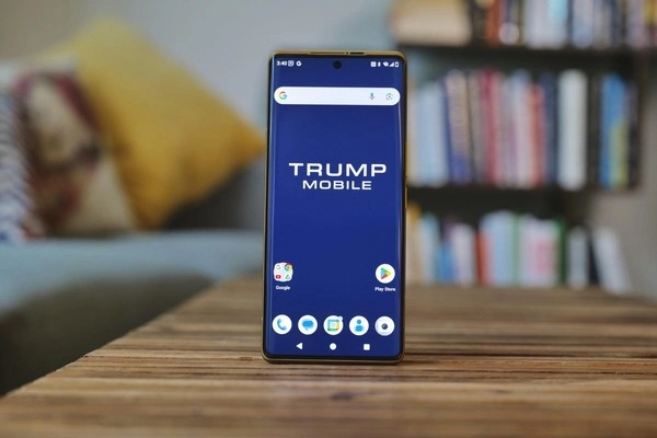 T1 Trump Phone正式发货 金色外观配后置三摄