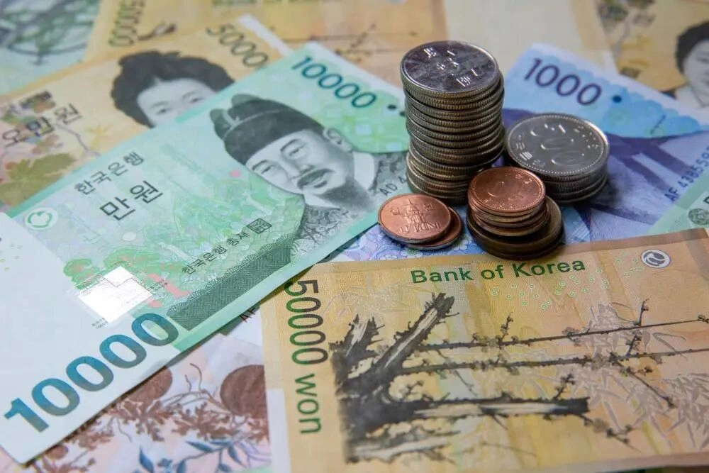 韩国银行卡新规引争议:信用卡申请年龄下调至12岁,借记卡最低办理年龄从12岁降至7岁 - 万事屋