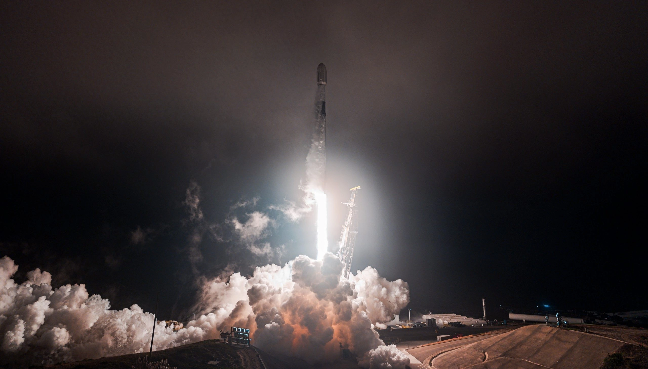 马斯克成全球首位万亿富豪后欲与英伟达深化合作 推动SpaceX AI卫星计划 - 万事屋