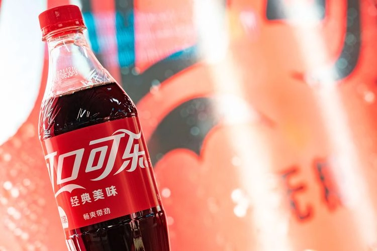 “洋可乐”卖2元赚钱，国产汽水6块为何还亏本，到底谁在割韭菜？