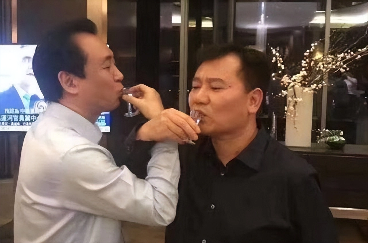 网友整理的被许家印坑惨了的10位大佬：马云才排第9，第1名亏360亿遭悬赏