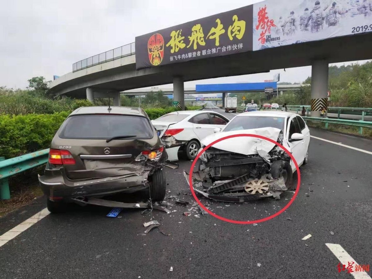 四部门叫停行车平躺,大屏沙发不是真科技,千万别拿命替车企买单