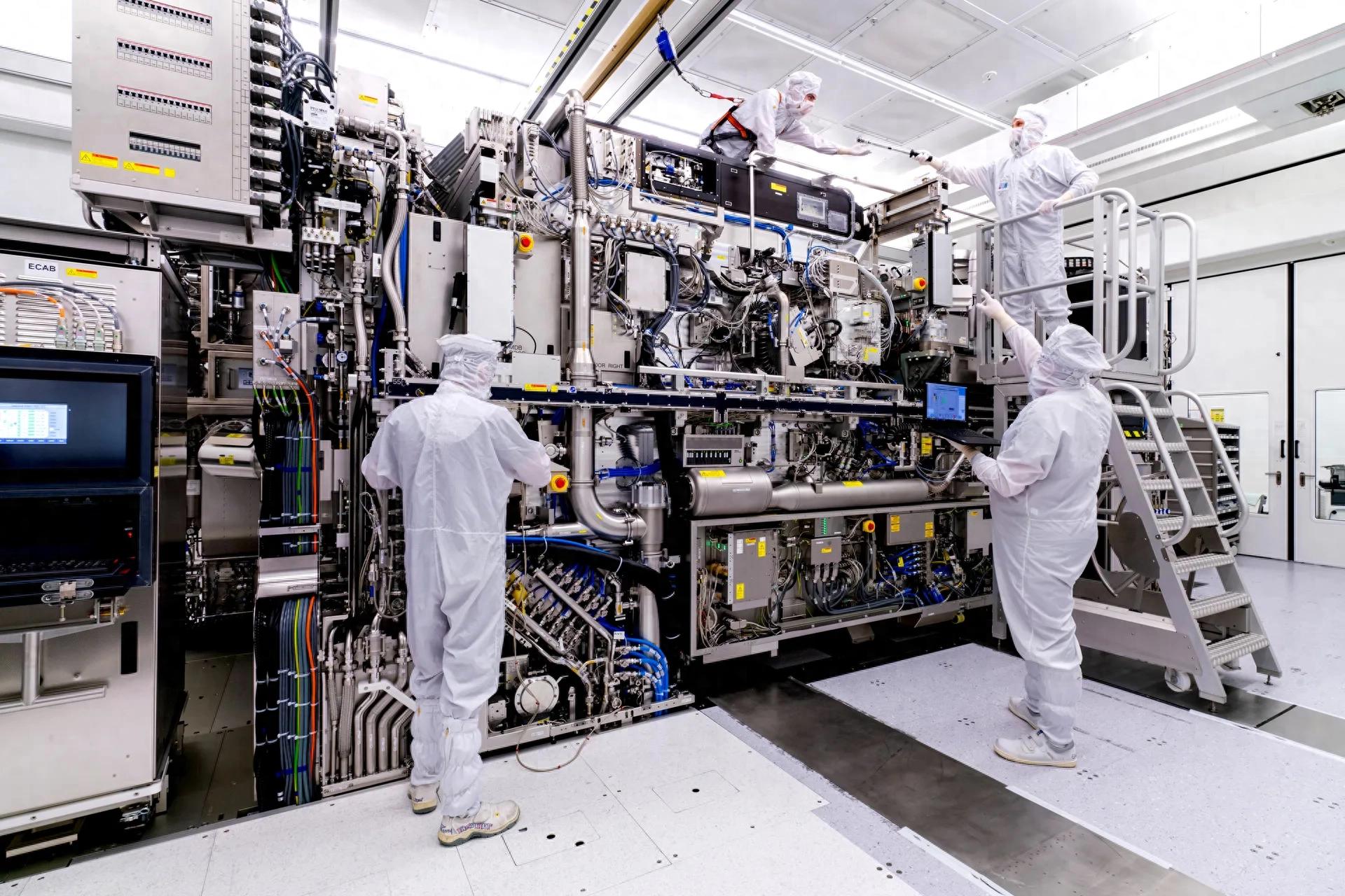 AI设备订单涌入 ASML称2027至2028年产能仍难满足客户需求 - 万事屋