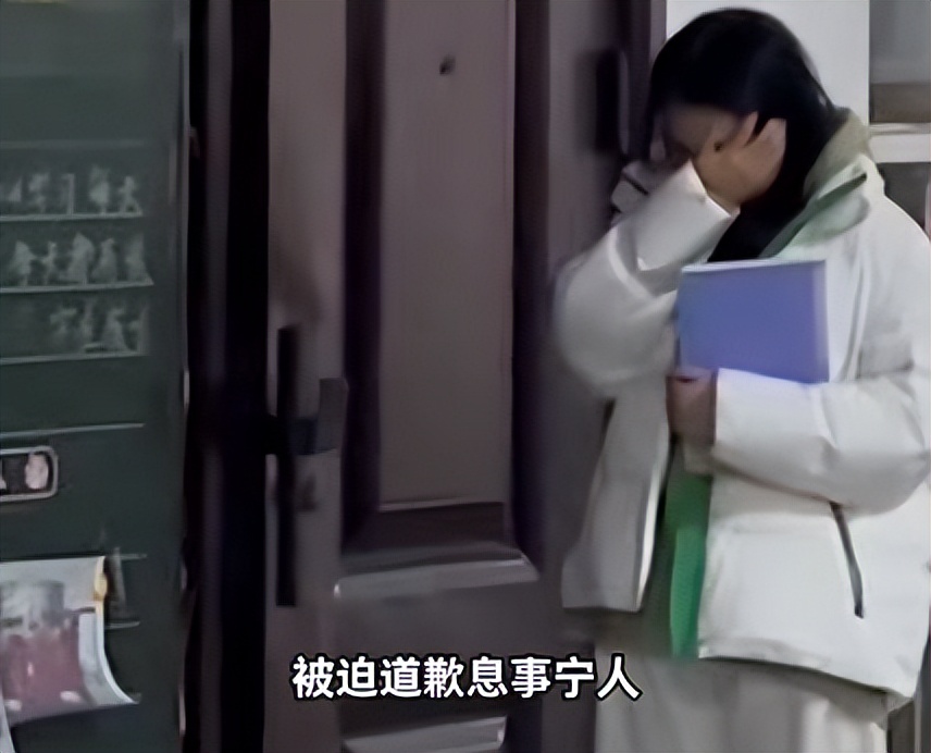 班主任休产假被家长举报,“老师一定要生孩子吗”?校园举报乱象曝光,接诉员称开学两周收到40封举报信