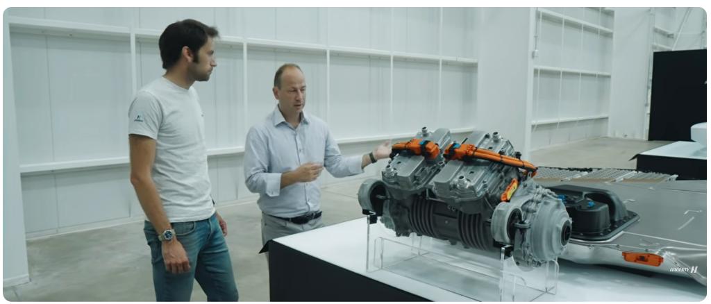 特斯拉高管详解新Roadster:放弃四驱、专用4680电池,目标车重不到1.7吨