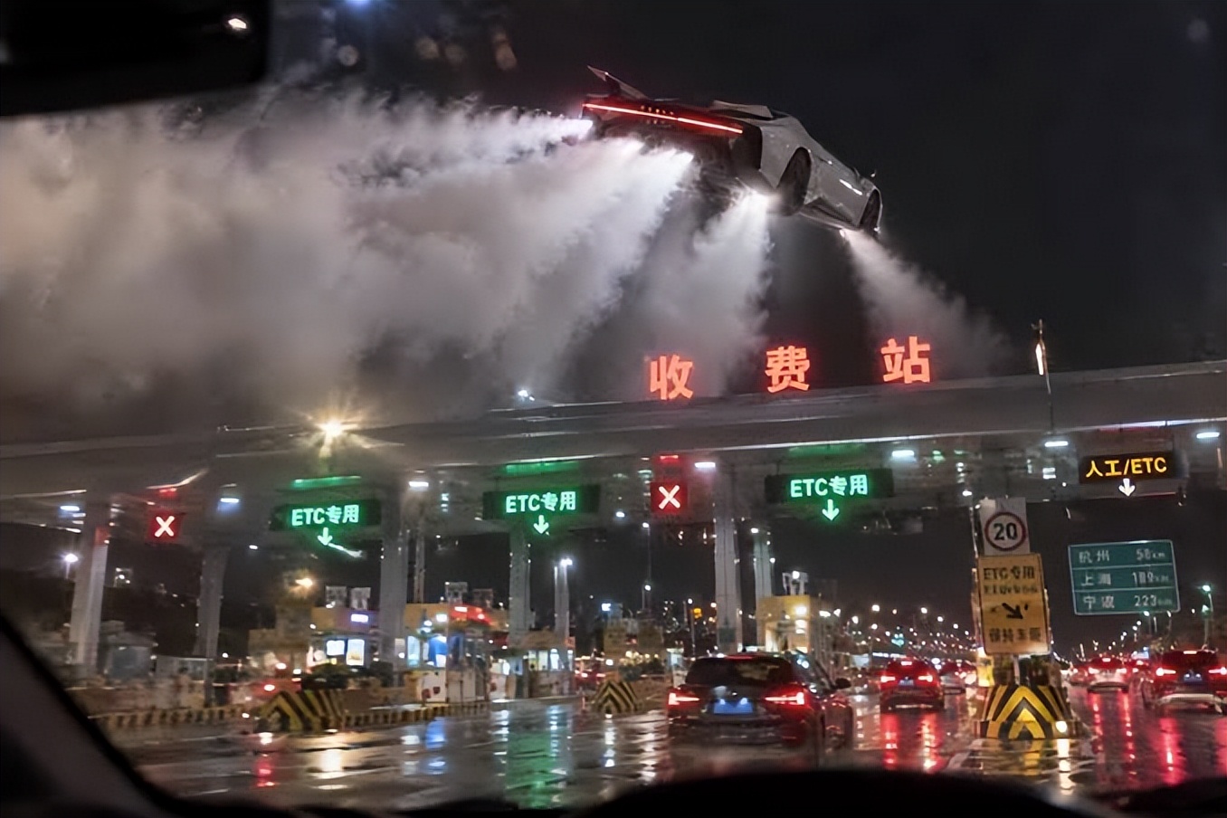 太逗了! 马斯克回复蔚来李斌: 你们有的我也没有,特斯拉里就没桌子!