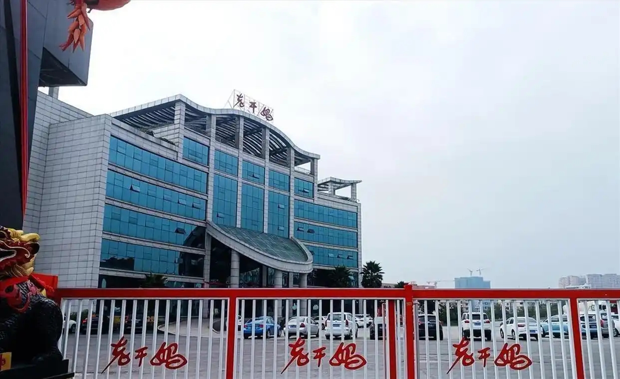 老干妈风波升级:你让工人下岗,我们就让你下架,消费者态度鲜明